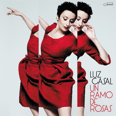 LUZ CASAL  "UN RAMO DE ROSAS"
